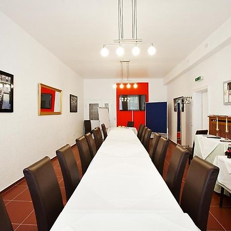 Hotel Jasmin ฟอร์ซไฮม์ ภายนอก รูปภาพ